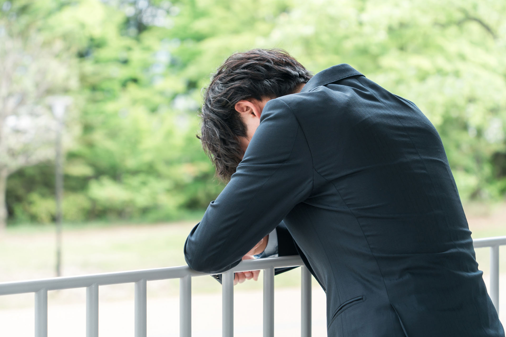 この記事では、五月病の原因、五月病を乗り越えるための対処法などを解説